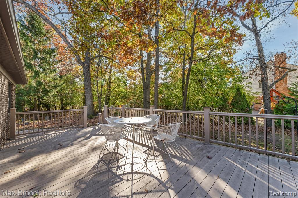 5946 Cherry Crest Drive, West Bloomfield, MI — Photo 50