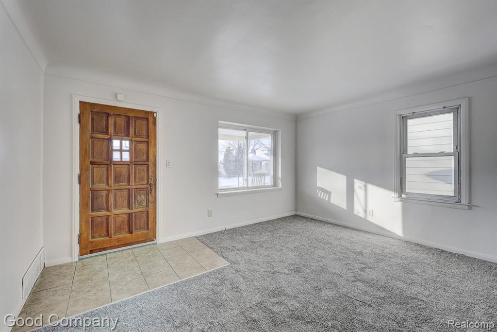 967 E Shevlin Avenue, Hazel Park, MI 48030 — Photo 2