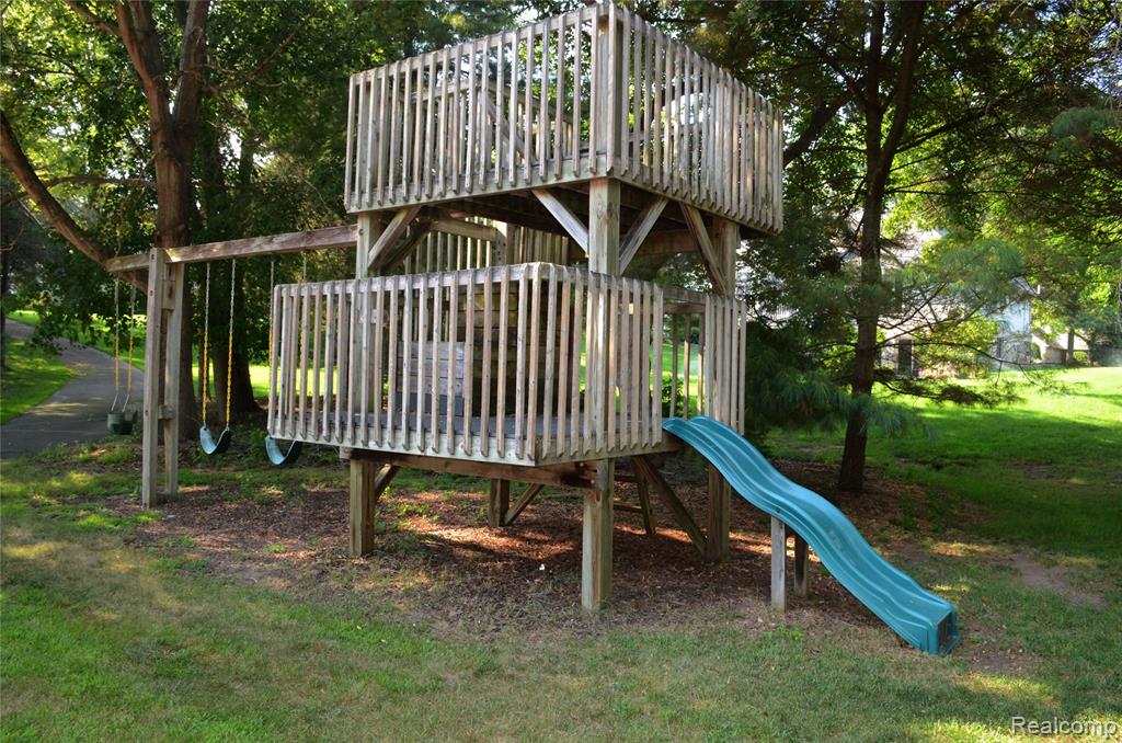 7837 Partridge Hill Drive, Brighton, MI 48116 — Photo 33