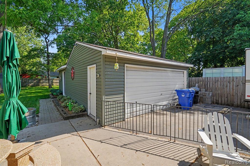 3544 Fort Drive, Waterford, MI 48328 — Photo 32