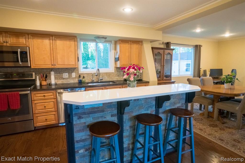 6735 BUCKLAND Avenue, West Bloomfield, MI 48324 — Photo 28