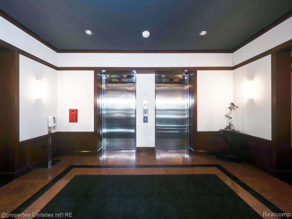 250 E Harbortown Drive, 805, Detroit, MI 48207 — Photo 21