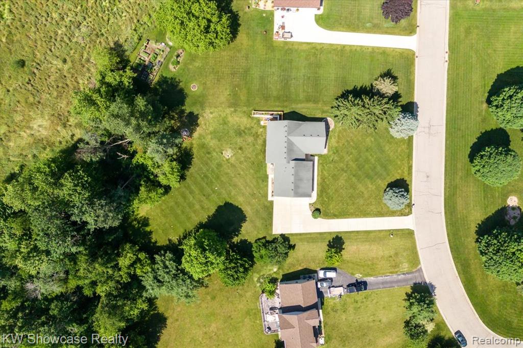 5037 Scheuners Way, Howell, MI 48843 — Photo 13
