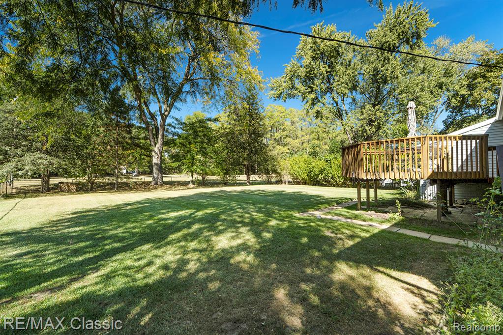 822 Manzano Drive, Wolverine Lake, MI 48390 — Photo 25
