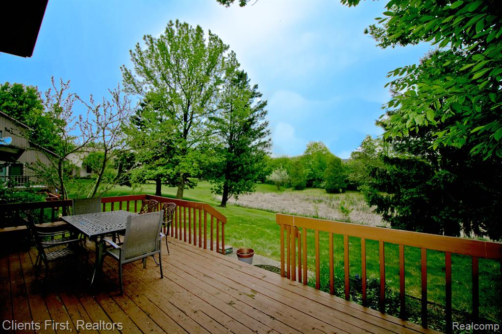 1030 FAIRMOUNT Drive, Ann Arbor, MI 48105 — Photo 2