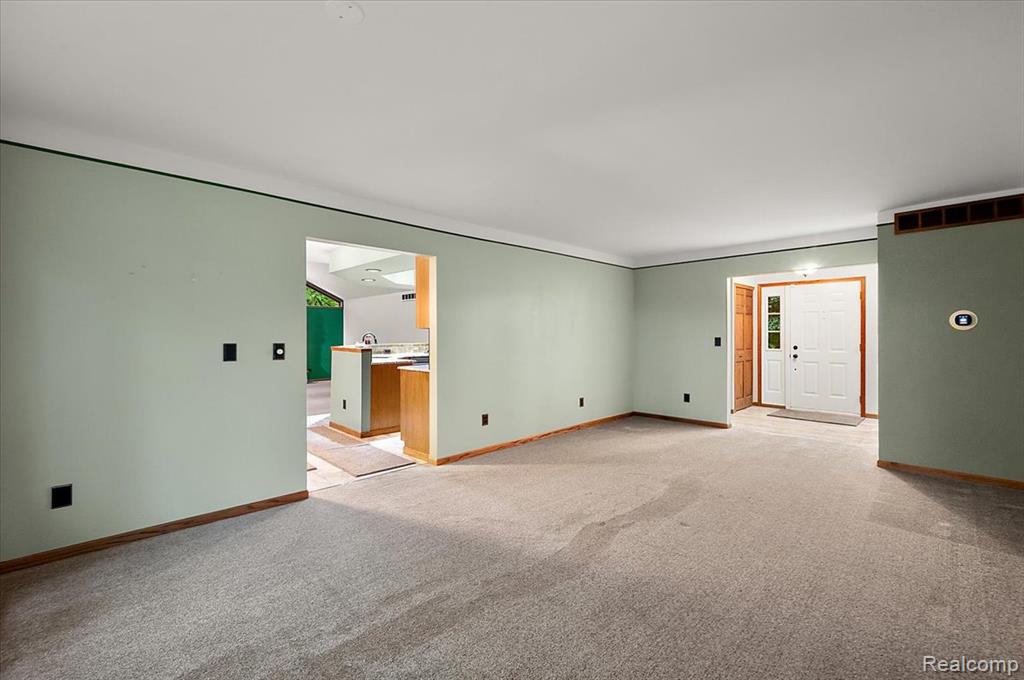 670 Rolling Acres Drive, Ortonville, MI 48462 — Photo 13
