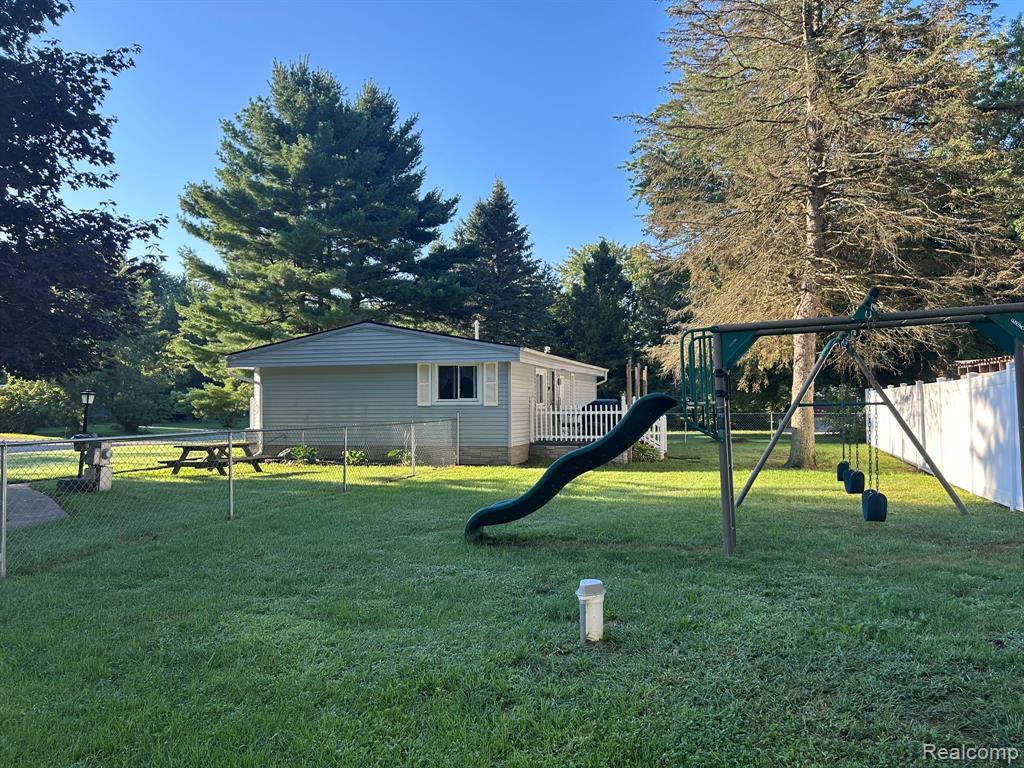 526 Cherokee Bend, Howell, MI 48843 — Photo 24