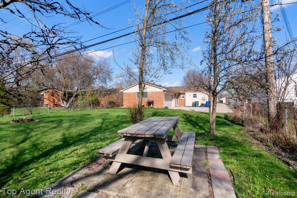 1973 Alexander Drive, Troy, MI 48083 — Photo 11