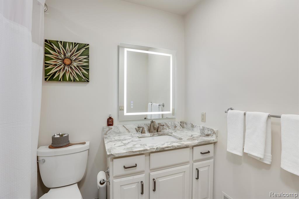 16964 LOCHMOOR Circle E, Northville, MI 48168 — Photo 23