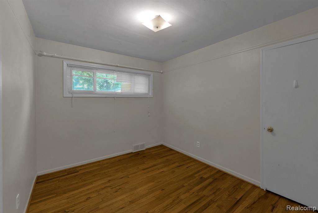 18257 Indian, Redford, MI 48240 — Photo 15