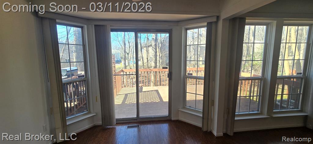 7680 Rivergate Drive, Westland, MI — Photo 6