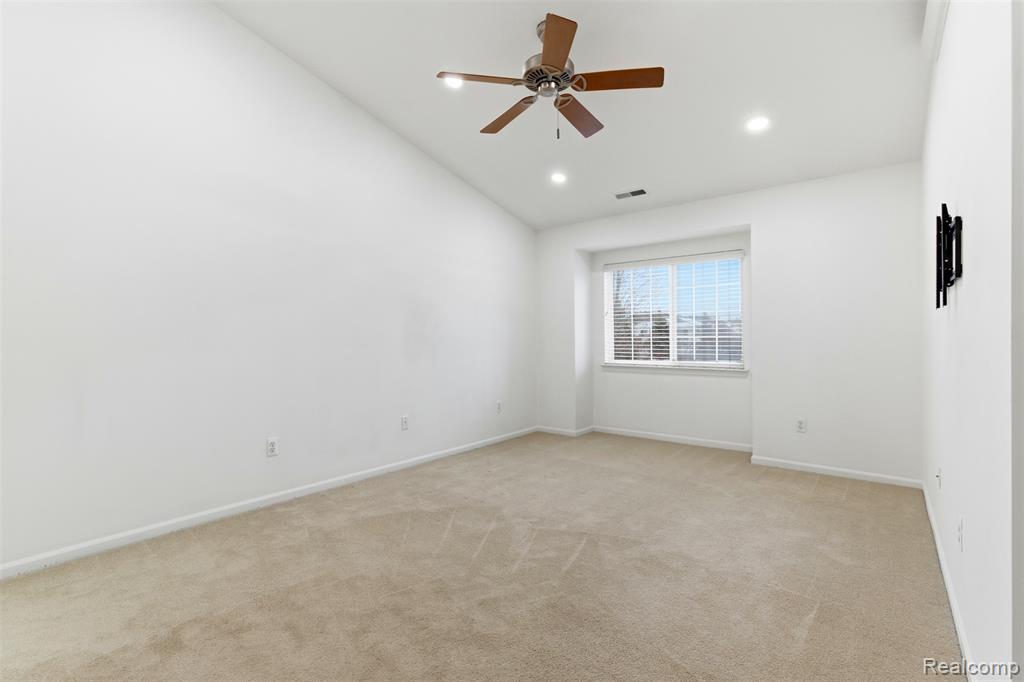 5259 Twin Oaks Drive, Sterling Heights, MI 48314 — Photo 17