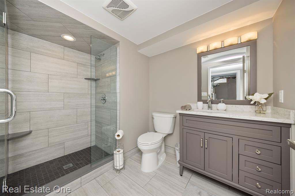 49139 FREEDOM Court, 4, Shelby Twp, MI 48315 — Photo 29
