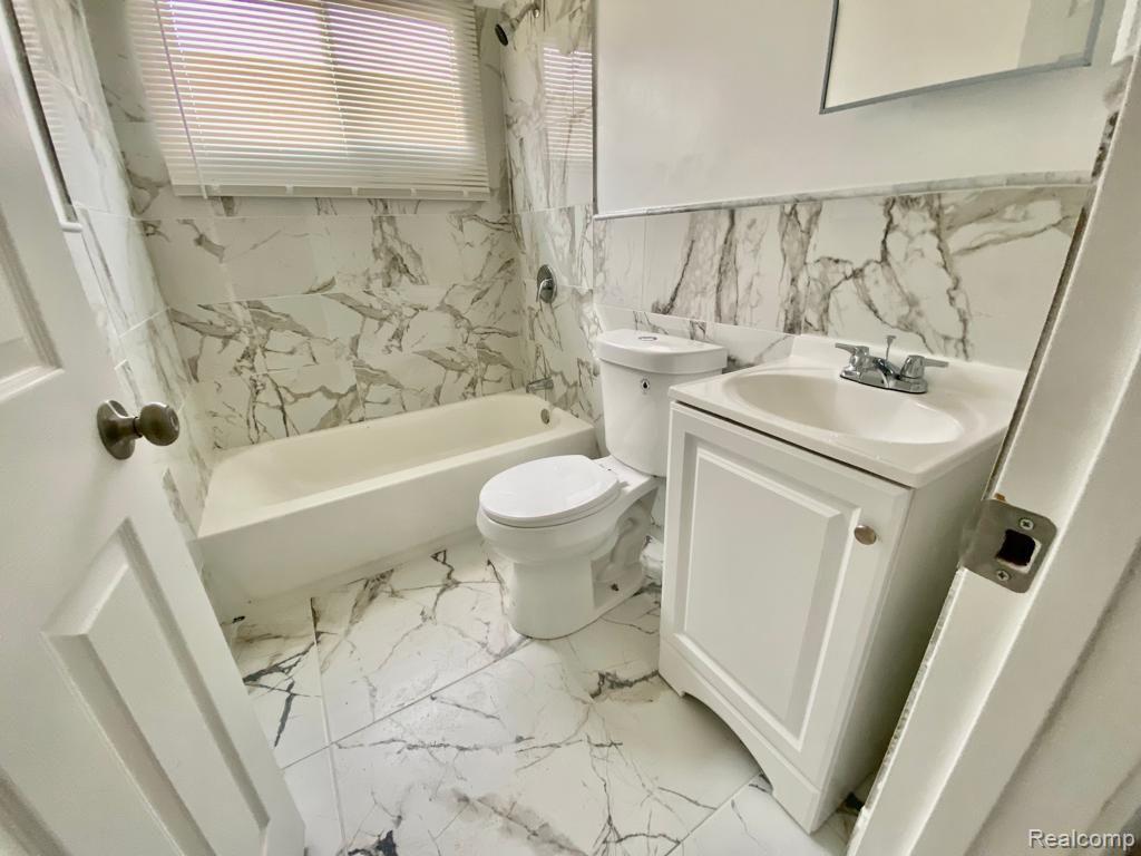 9145 DECATUR Street, Detroit, MI 48228 — Photo 15