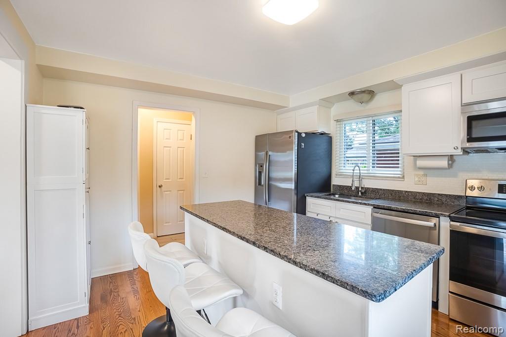 8100 Lochdale Street, Dearborn Heights, MI 48127 — Photo 57