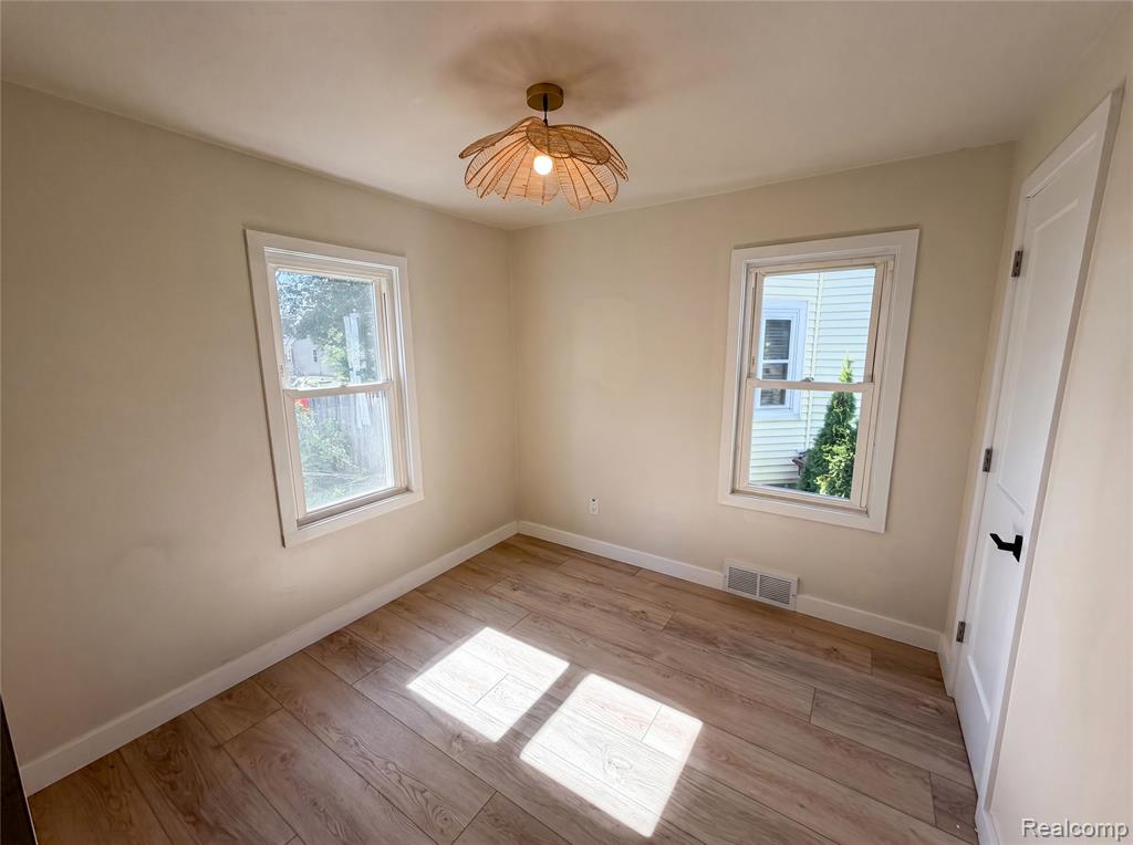 492 Algene Street, Lake Orion, MI 48362 — Photo 11