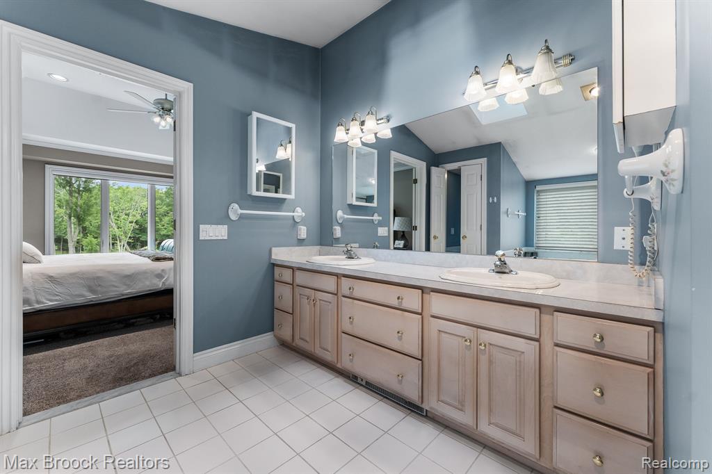 20403 Robinway Drive, Clinton Twp, MI 48036 — Photo 19