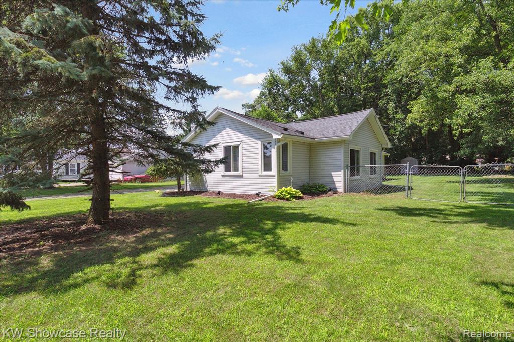 890 FARNSWORTH Road, White Lake, MI — Photo 2