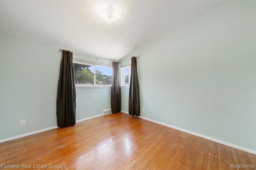 8657 Mercedes Street, Dearborn Heights, MI 48127 — Photo 22