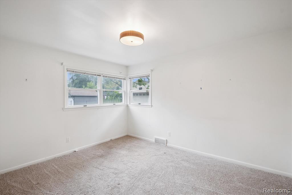 18870 Beverly Road, Beverly Hills, MI 48025 — Photo 17