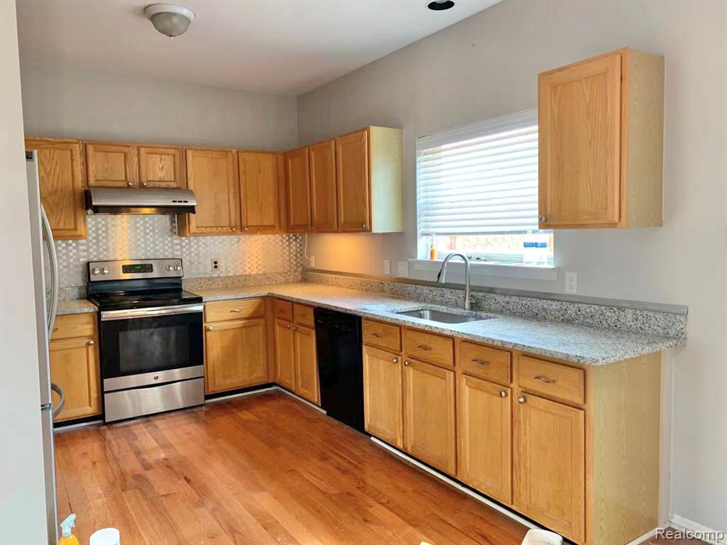 4797 CARRINGTON Drive, Rochester Hills, MI 48306 — Photo 8