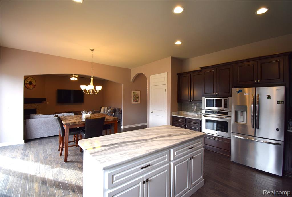 55752 Timbers Edge Drive, Utica, MI 48316 — Photo 8