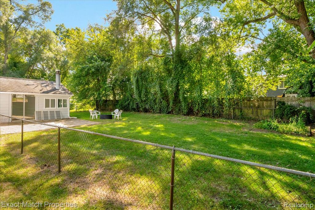 9467 Leona Street, White Lake, MI — Photo 40