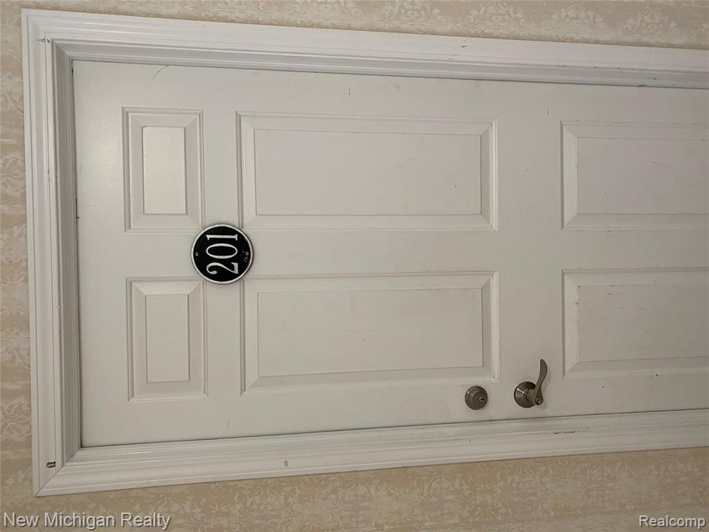 6157 ORCHARD LAKE RD APT 201, West Bloomfield, MI — Photo 4
