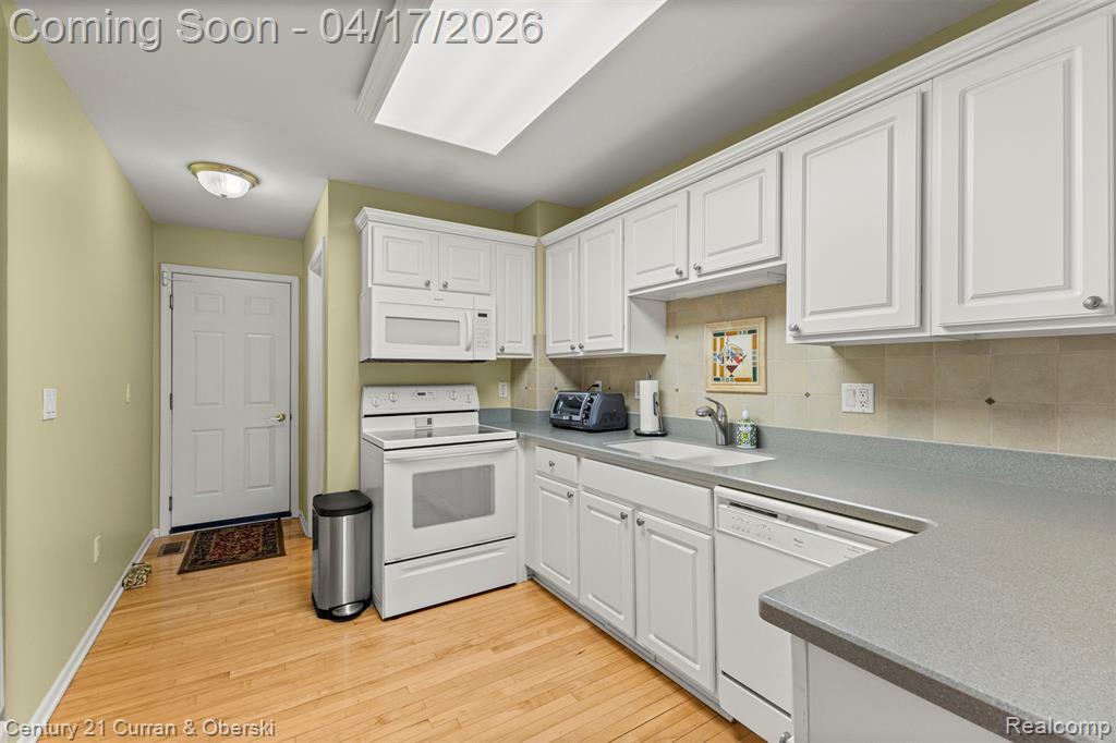134 Legacy Park Circle, Dearborn Heights, MI 48127 — Photo 13