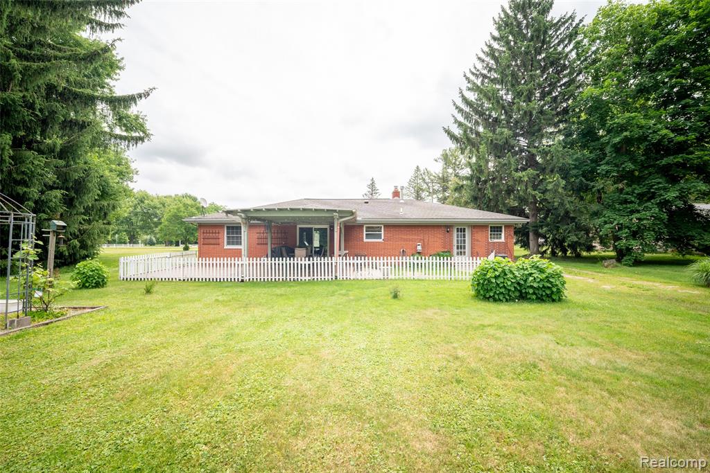 9404 River Road, Algonac, MI 48001 — Photo 23