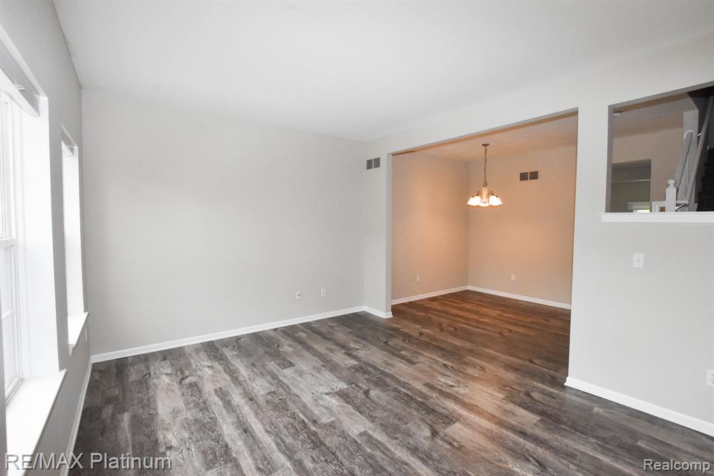 2180 KNOTTY PINE Trail, Howell, MI 48855 — Photo 12