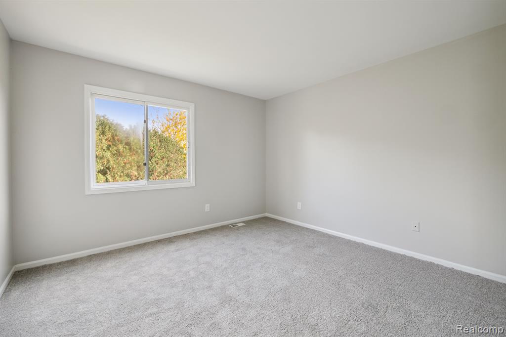 45516 VIOLET Lane, Novi, MI — Photo 35