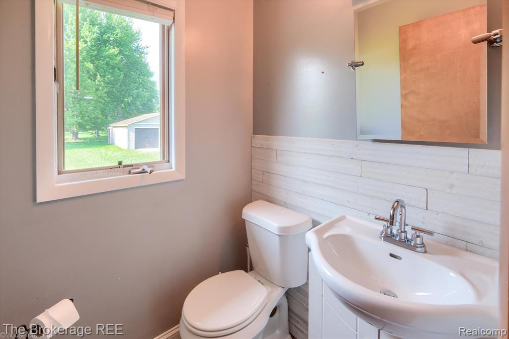 5495 E Coldwater Road, Flint, MI 48506 — Photo 23