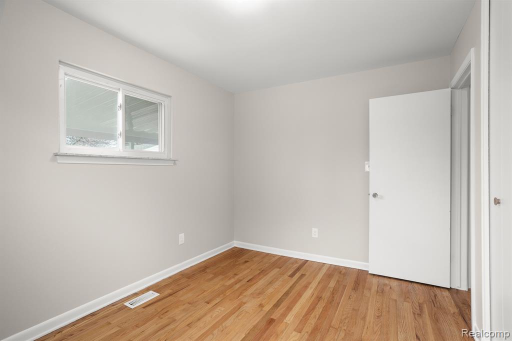 8531 BLACKBURN Drive, Westland, MI — Photo 13