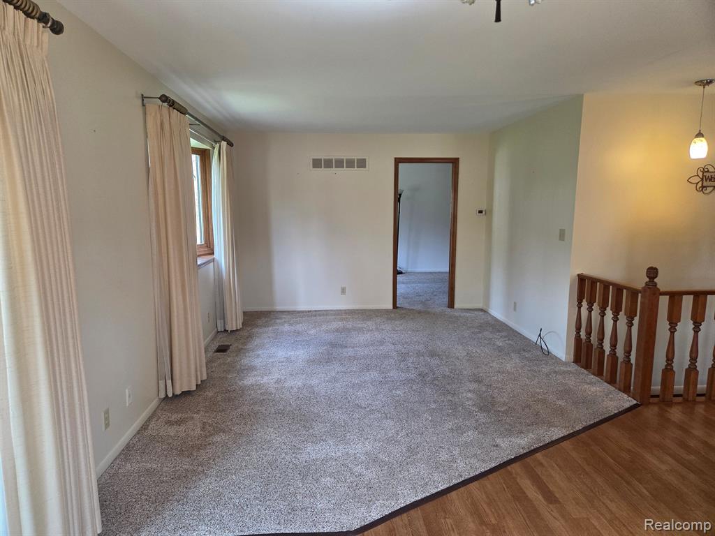 560 OAKBROOK Circle, Flushing, MI 48433 — Photo 6