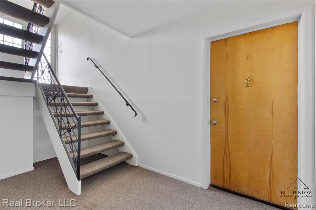 8140 CRESTVIEW Drive, Sterling Heights, MI 48312 — Photo 6