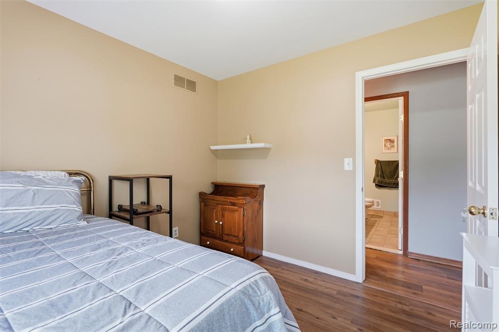 2482 Valley Lane Drive, Grand Blanc, MI 48439 — Photo 21