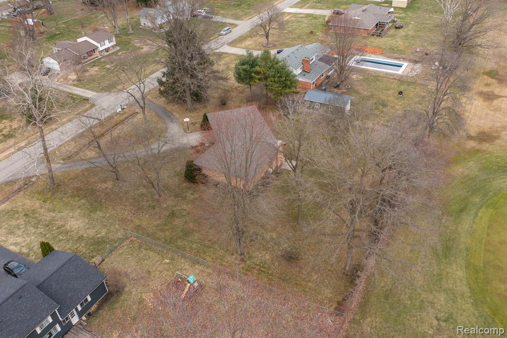 6226 GOLFVIEW Drive, Burton, MI 48509 — Photo 18