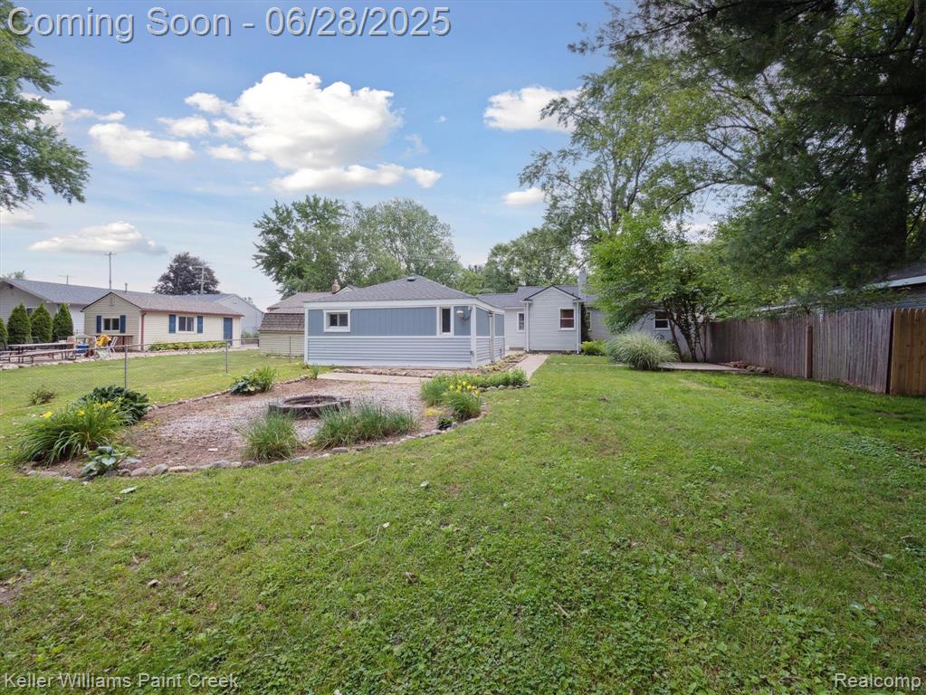 7447 Crissman Street, Utica, MI 48317 — Photo 33