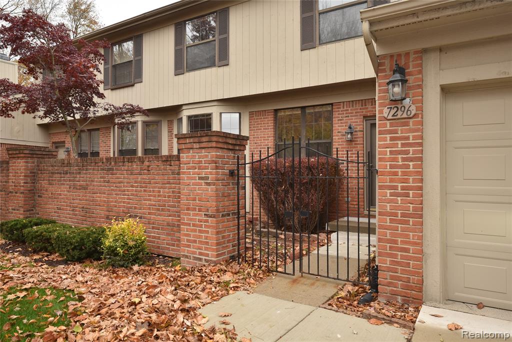 7296 Green Farm Road, West Bloomfield, MI — Photo 2