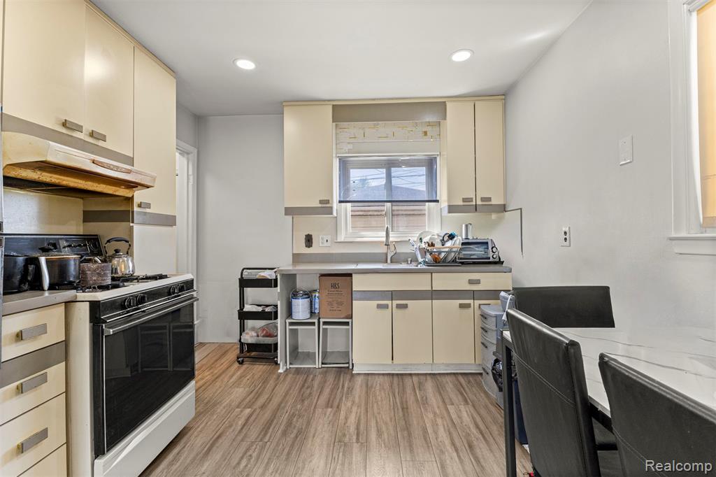 5755 Plainfield Street, Dearborn Heights, MI 48127 — Photo 8