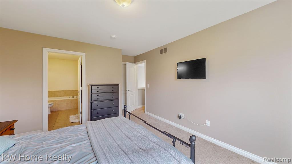 28642 OAKMONTE Circle W, New Hudson, MI 48165 — Photo 27