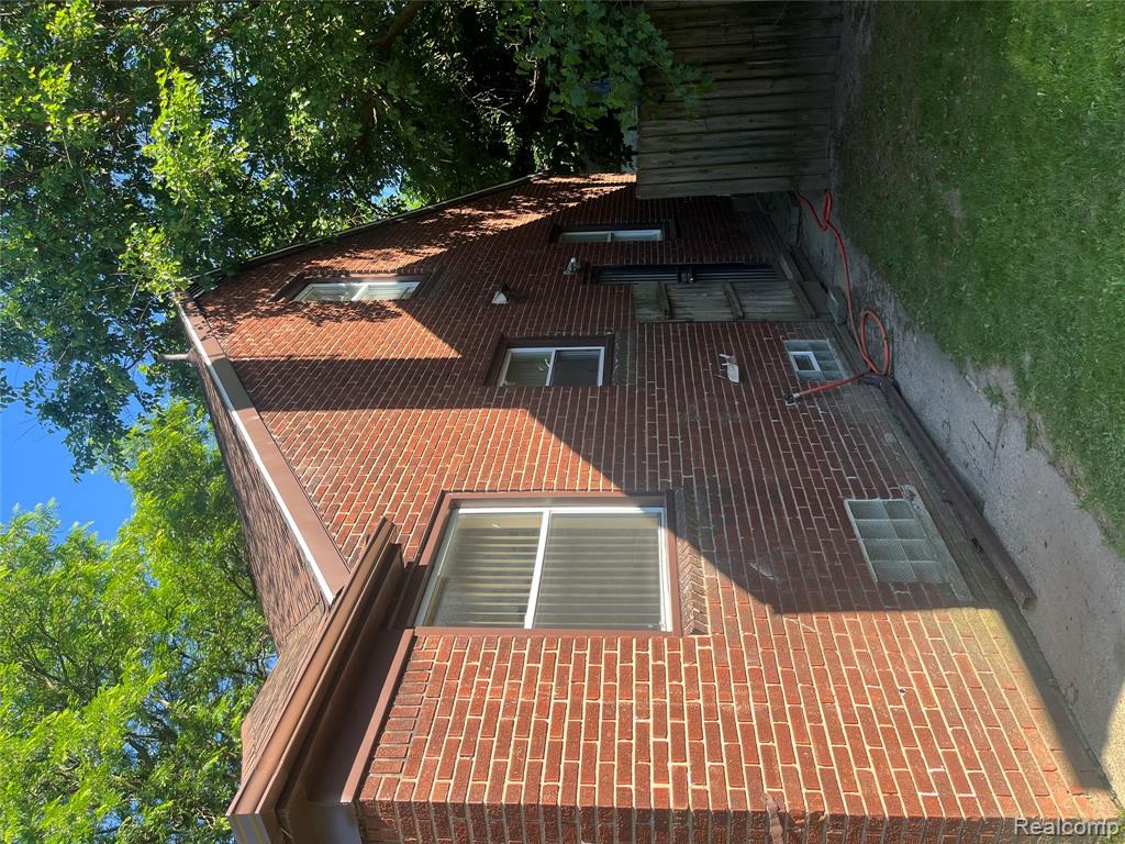 18603 Curtis Street - Photo 2