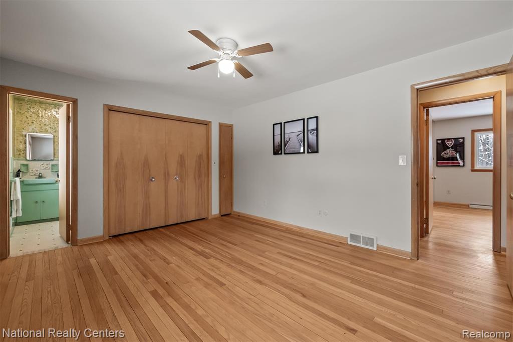 4264 Woodstock Road, Waterford, MI 48328 — Photo 34