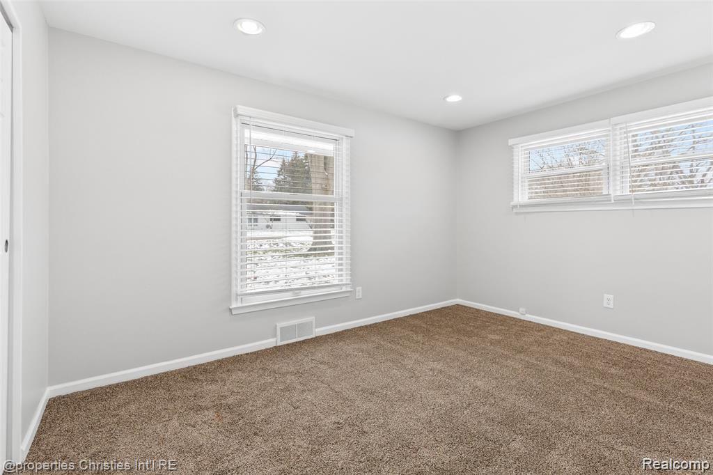 6881 W DARTMOOR Road, West Bloomfield, MI — Photo 8