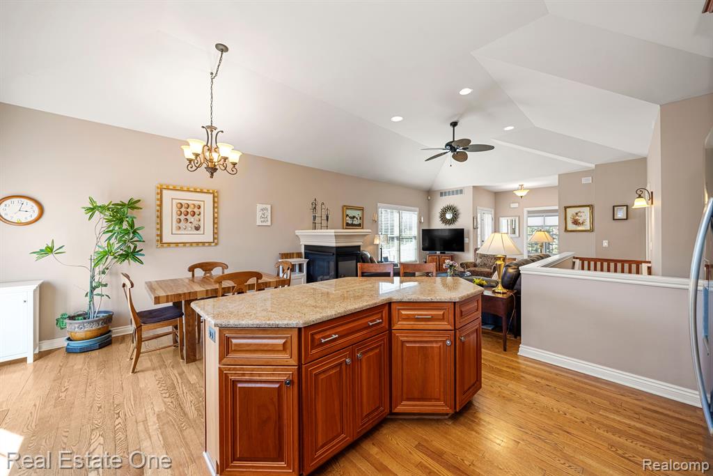 565 ANDOVER Court, Rochester Hills, MI 48306 — Photo 16