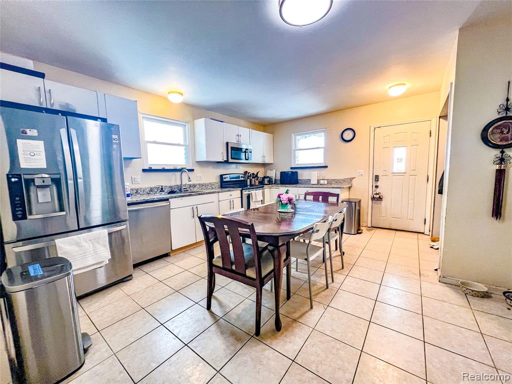 25646 Stanford Street, Dearborn Heights, MI 48125 — Photo 6