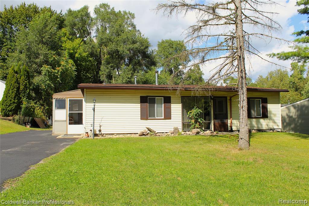 10593 9 Mile Road, Whitmore Lake, MI 48189 — Photo 2