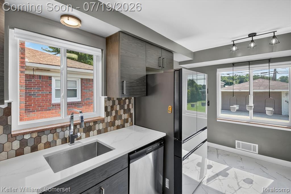28326 Brush Street, Madison Heights, MI 48071 — Photo 12