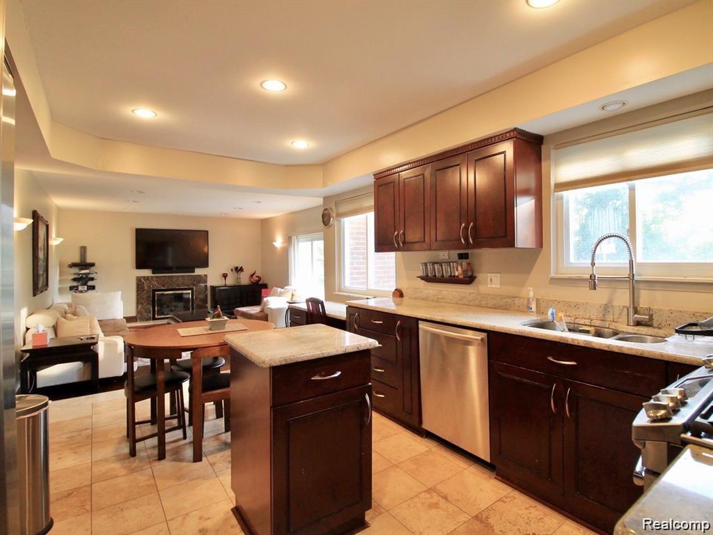 5363 English Drive, Troy, MI 48085 — Photo 12